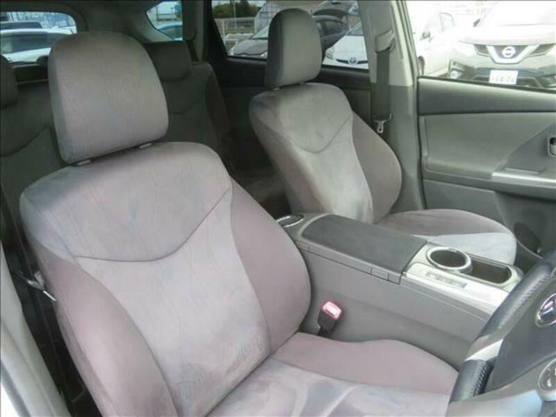 PRIUS ALPHA