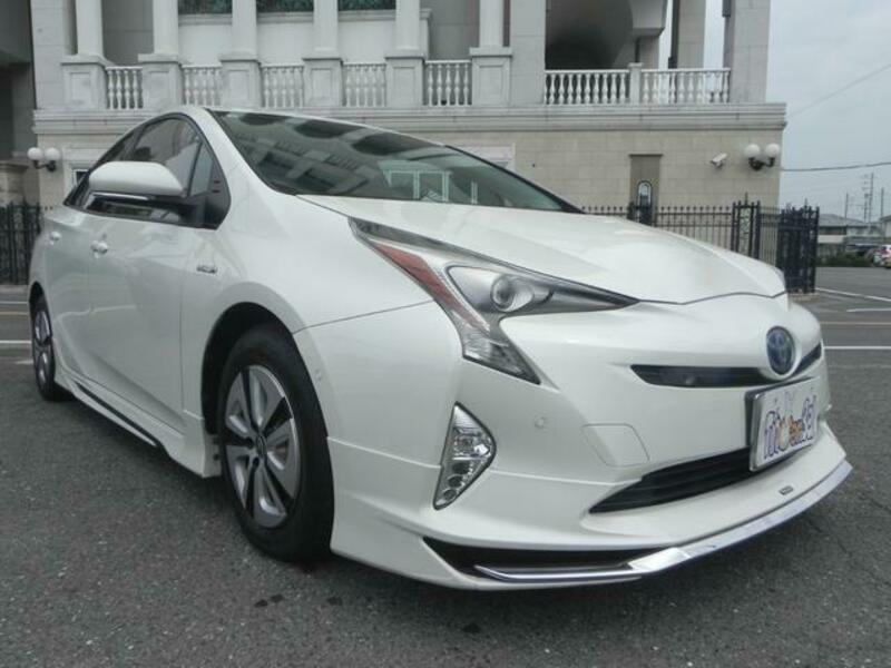 TOYOTA PRIUS