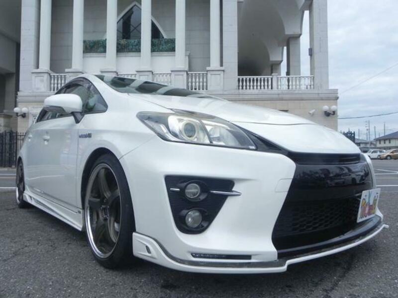 TOYOTA PRIUS