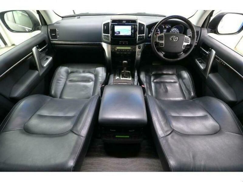 LAND CRUISER