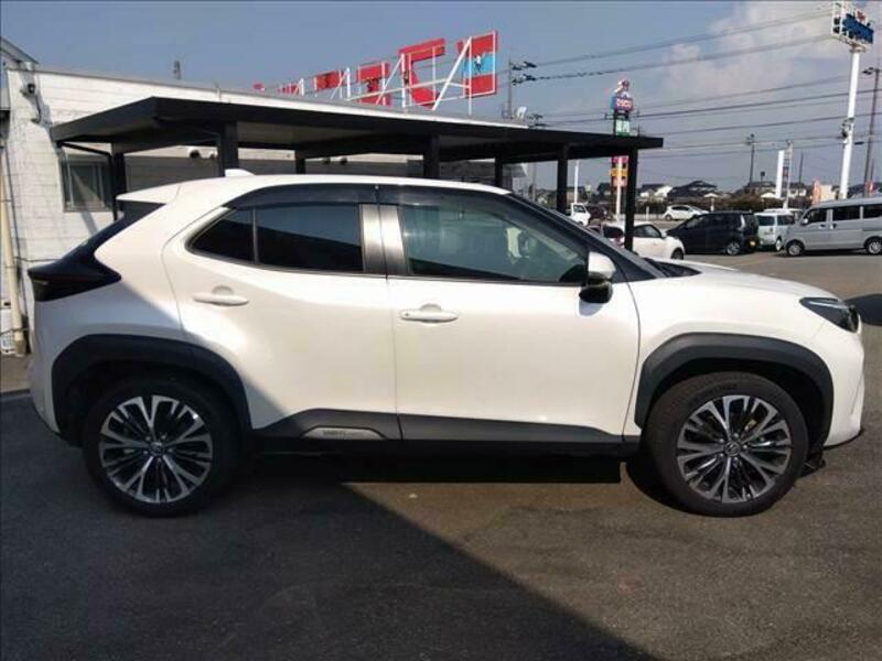 YARIS CROSS