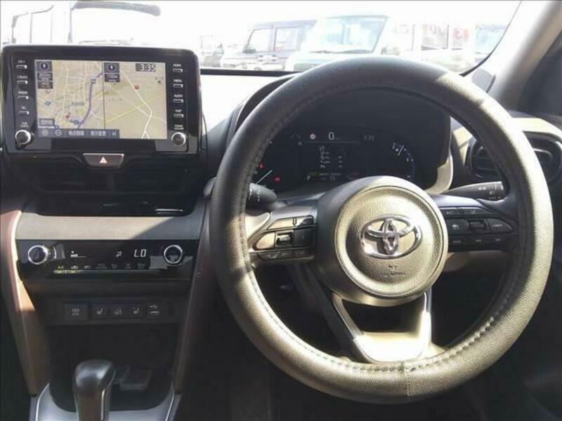 YARIS CROSS