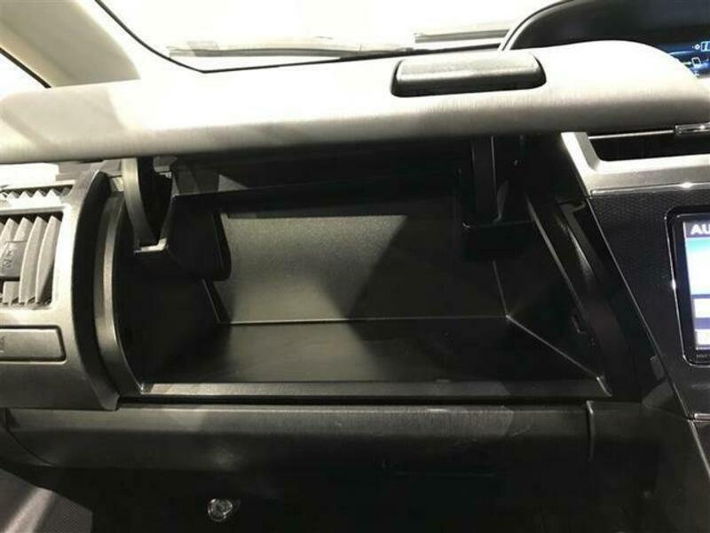 PRIUS ALPHA