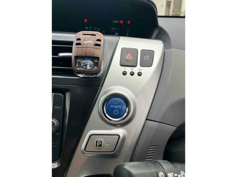 PRIUS ALPHA