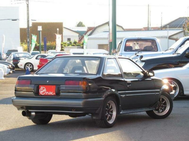 COROLLA LEVIN