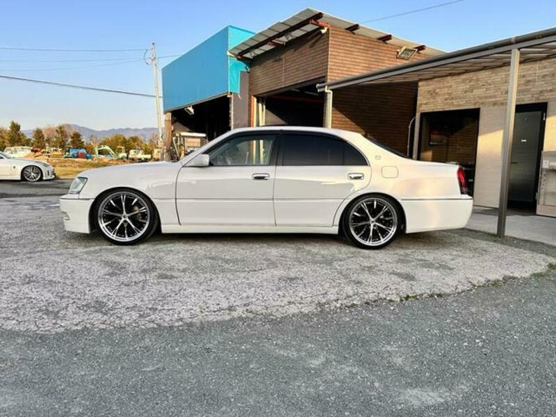 CROWN MAJESTA