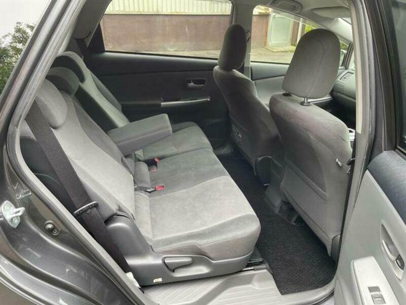 PRIUS ALPHA