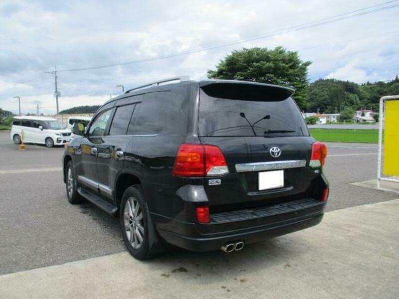 LAND CRUISER