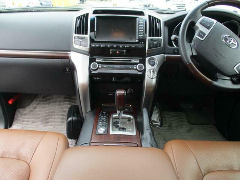 LAND CRUISER