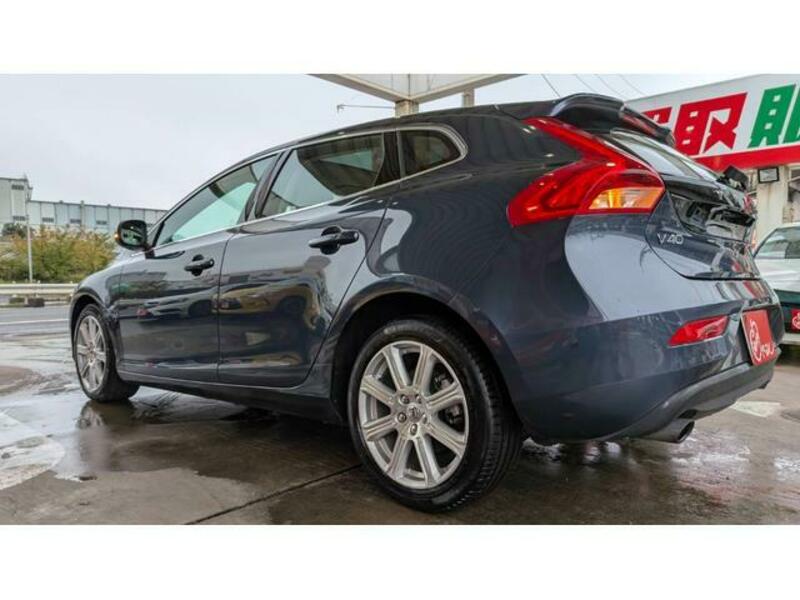 V40