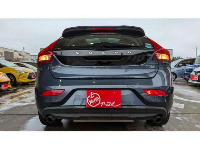 V40