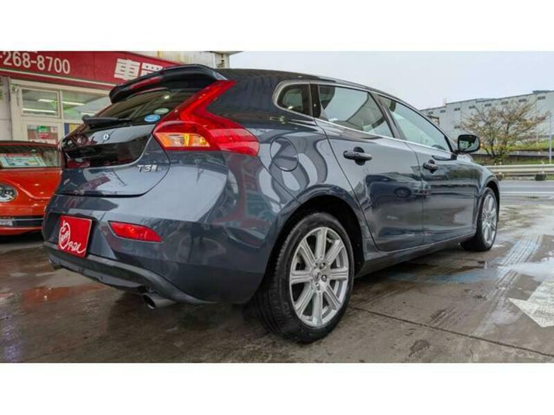 V40