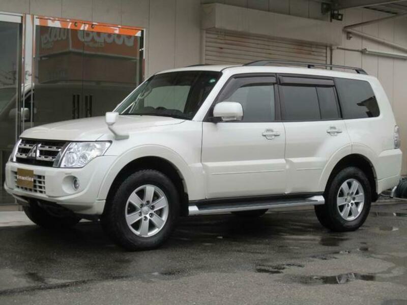 MITSUBISHI PAJERO