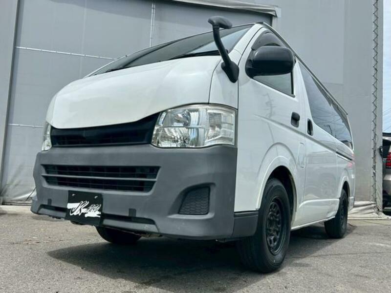 TOYOTA HIACE VAN
