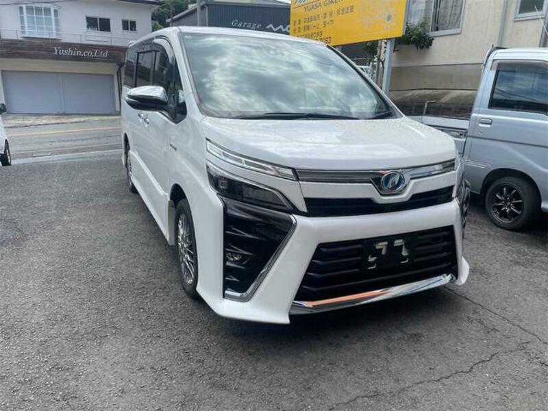 TOYOTA VOXY