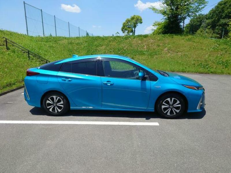PRIUS PHV