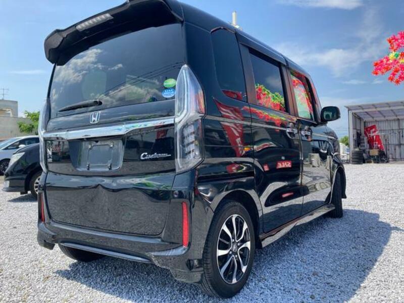 N BOX CUSTOM