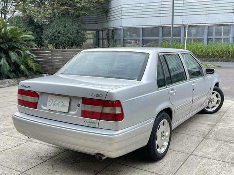 S90