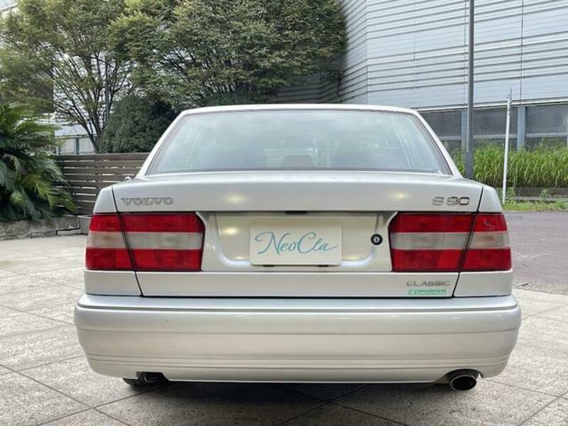S90