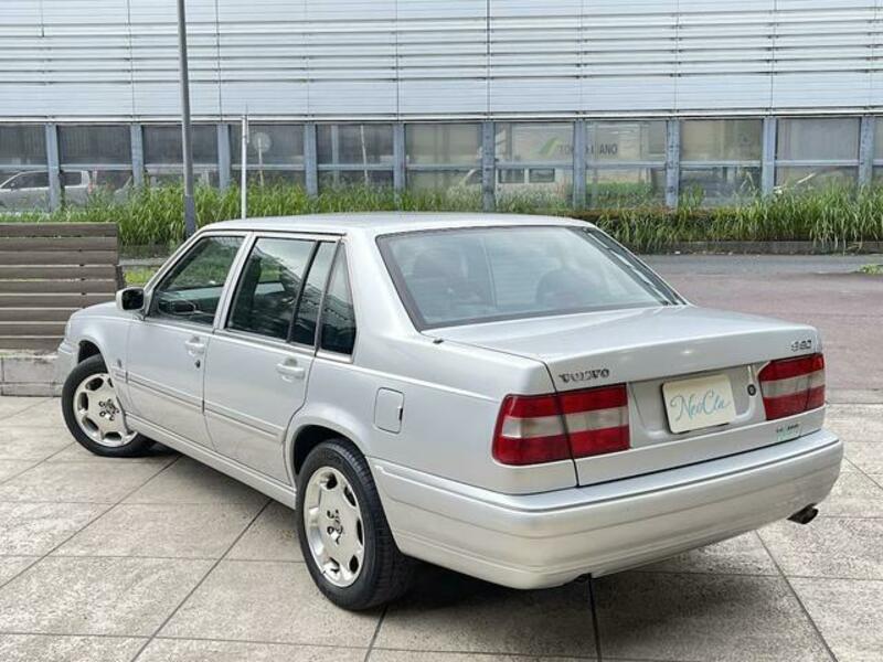 S90