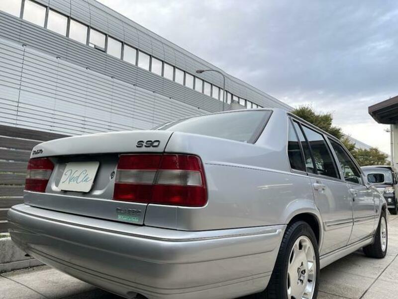 S90