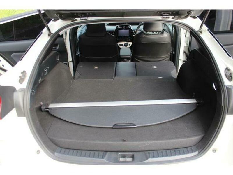 PRIUS PHV