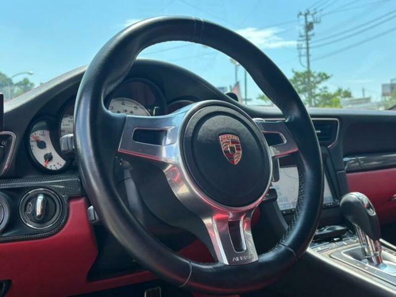 911