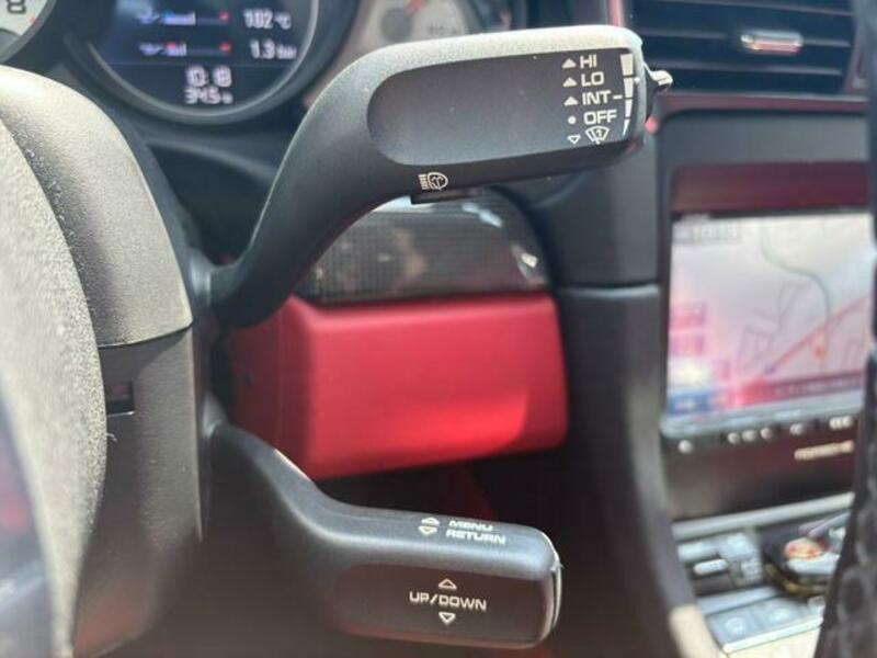 911
