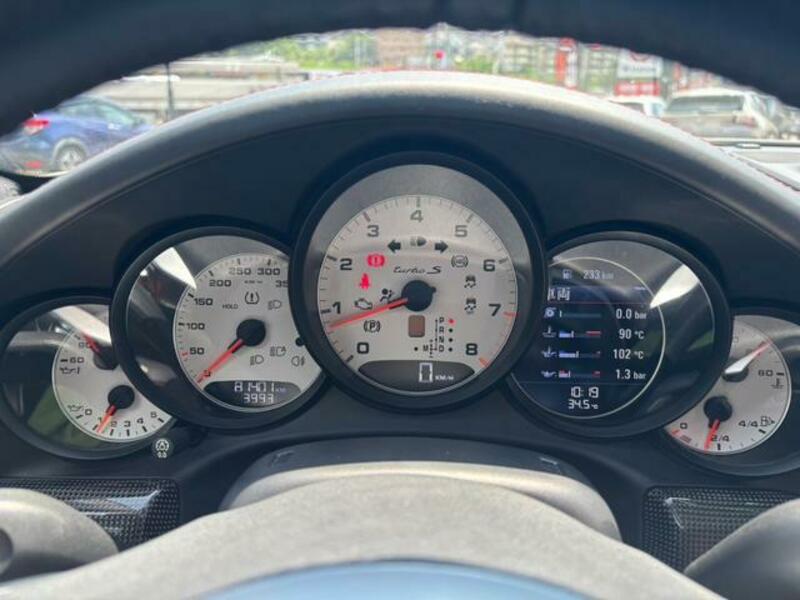 911