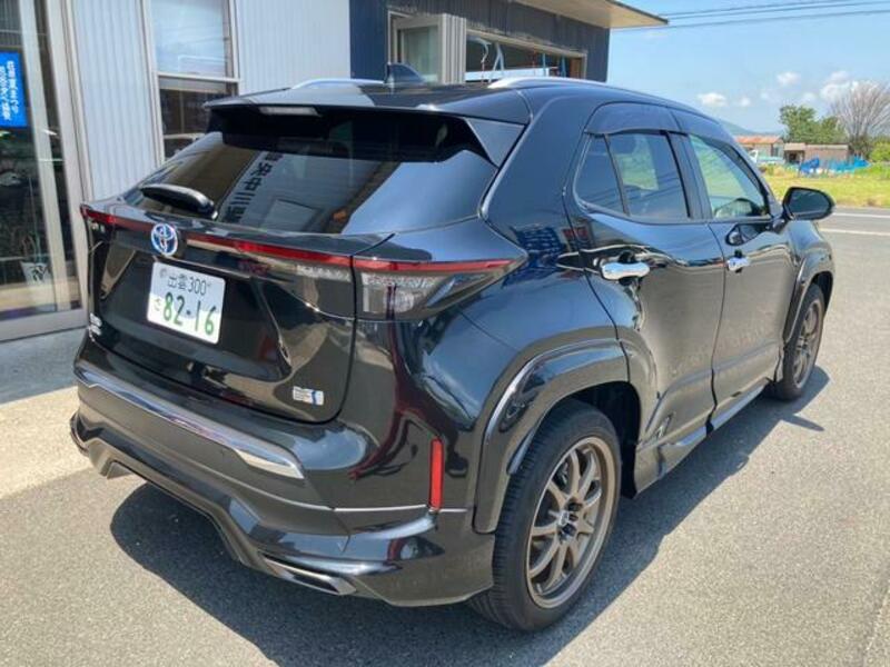 YARIS CROSS