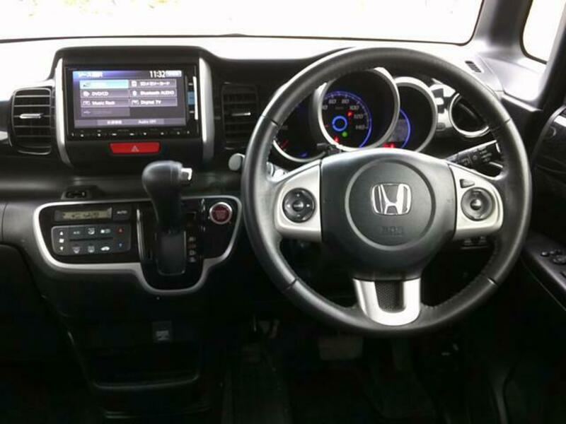 N BOX CUSTOM