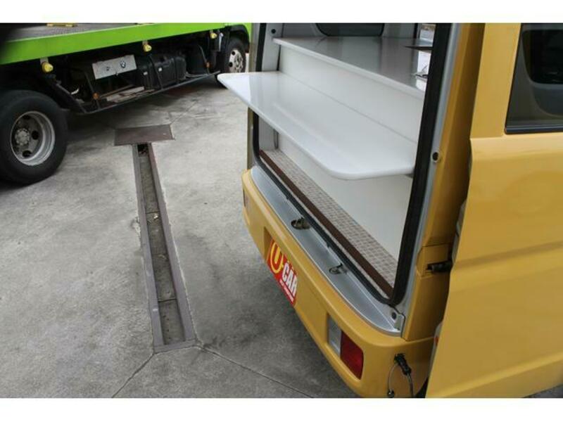 MINICAB VAN
