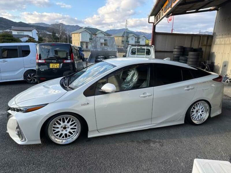 PRIUS PHV