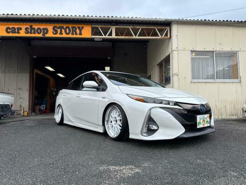 TOYOTA PRIUS PHV