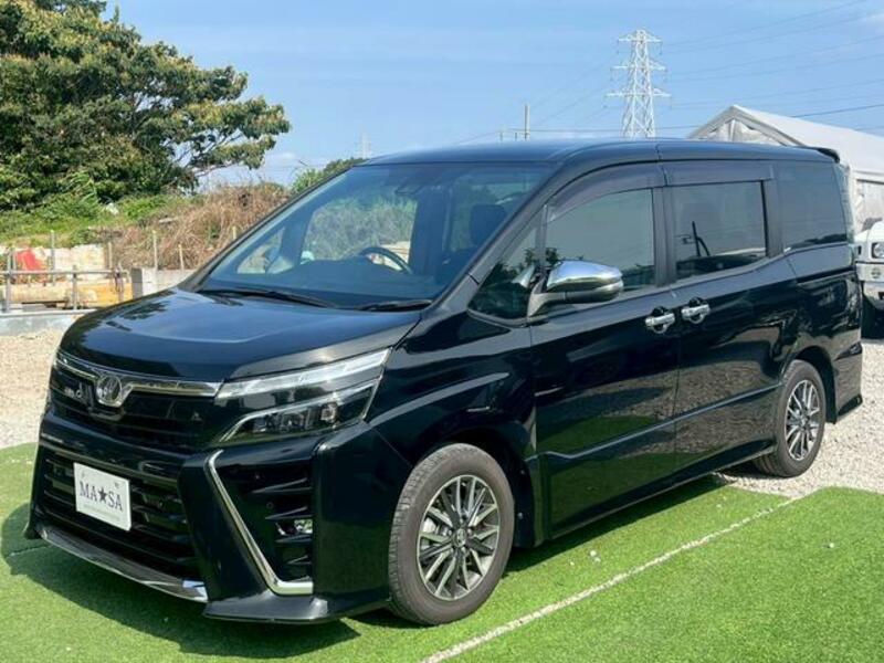TOYOTA VOXY