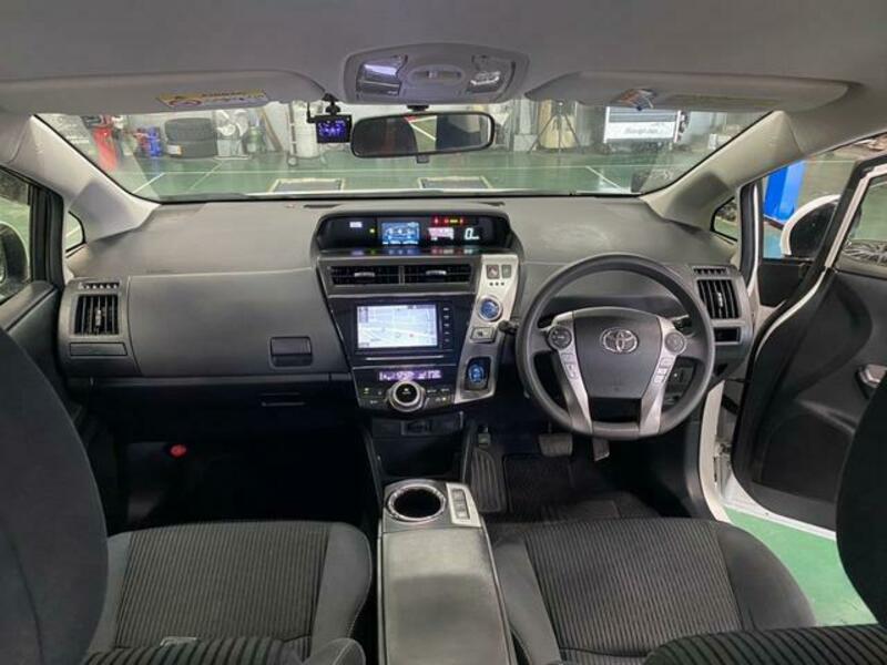 PRIUS ALPHA