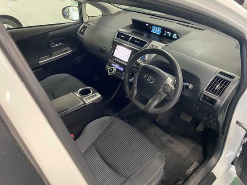 PRIUS ALPHA