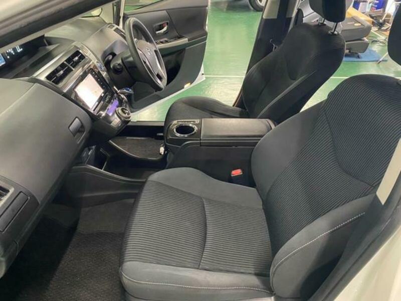 PRIUS ALPHA