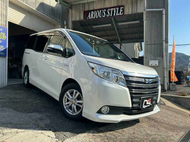 TOYOTA NOAH