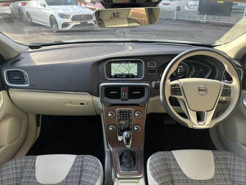 V40