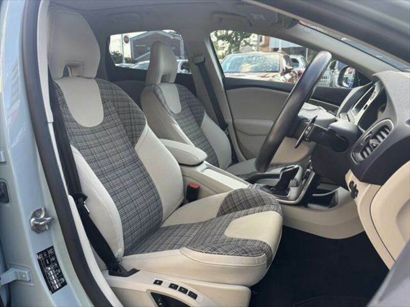 V40