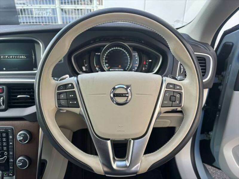 V40