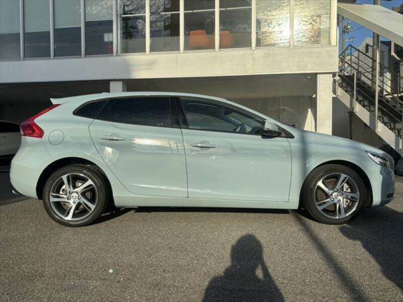 V40