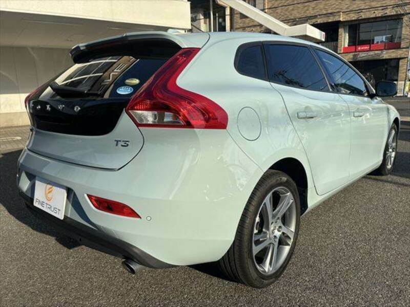 V40