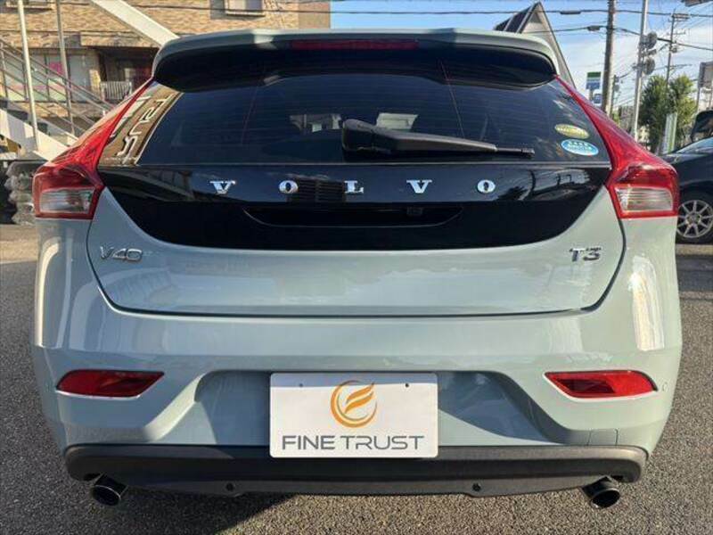 V40
