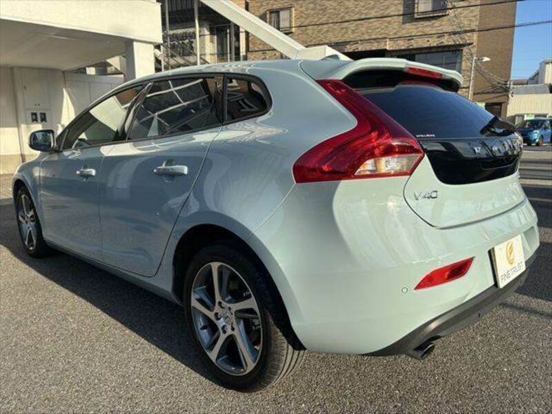 V40