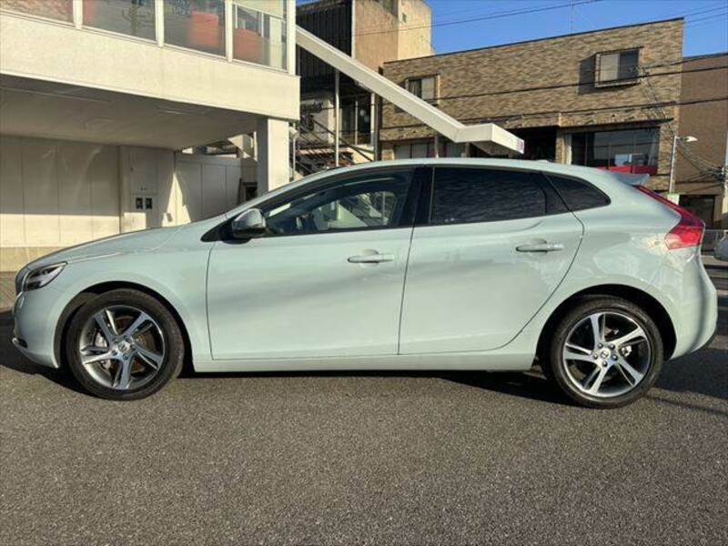 V40