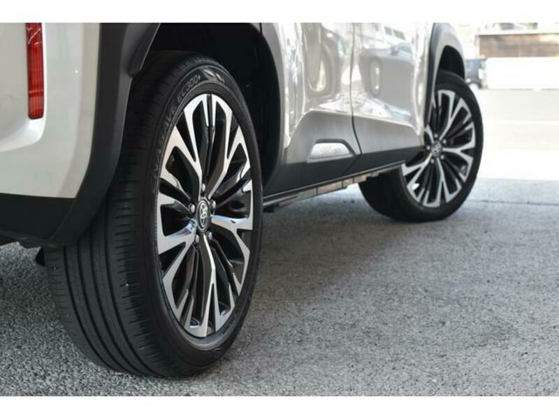 YARIS CROSS