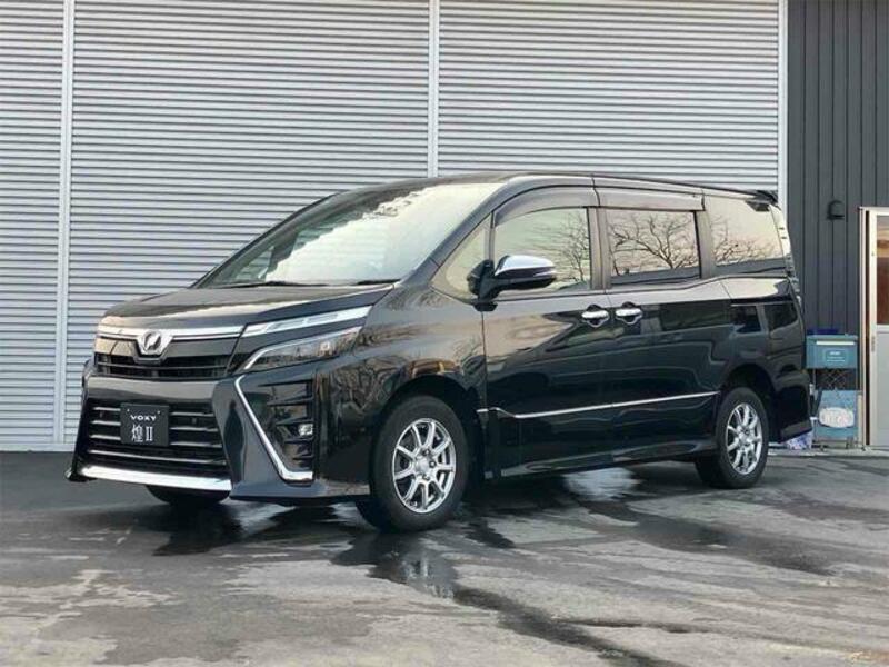 TOYOTA VOXY