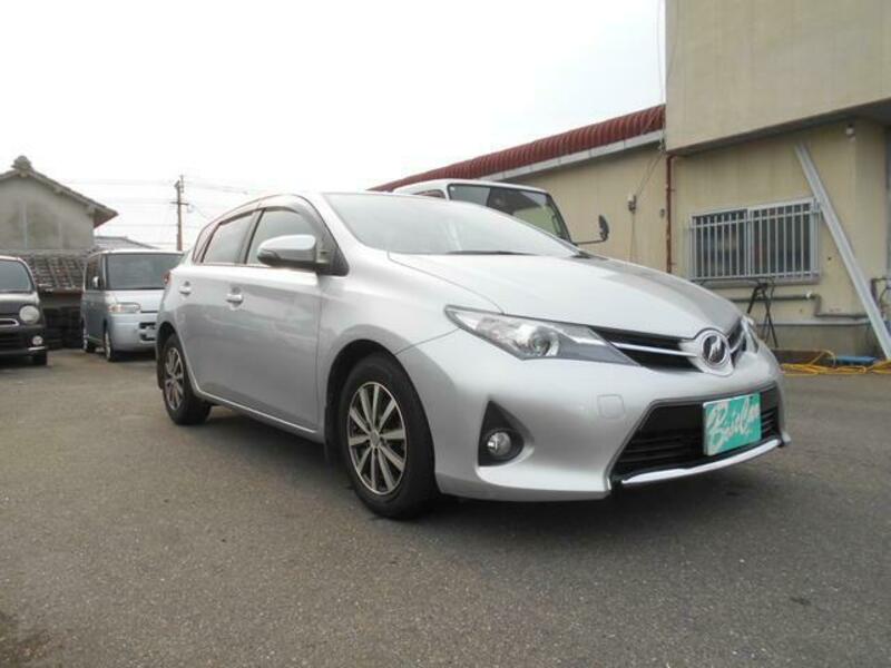 TOYOTA AURIS